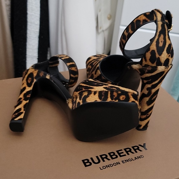 Burberry Camel Plarforms - Picture 6 of 10